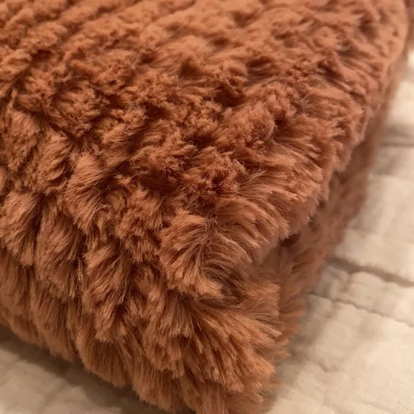 Nwt Justin & Taylor One Size Bougie Poncho Cardigan Rose Plush Ultra Soft - Picture 8 of 8